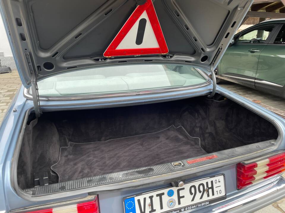 Image 30/30 of Mercedes-Benz 380 SEC (1985)