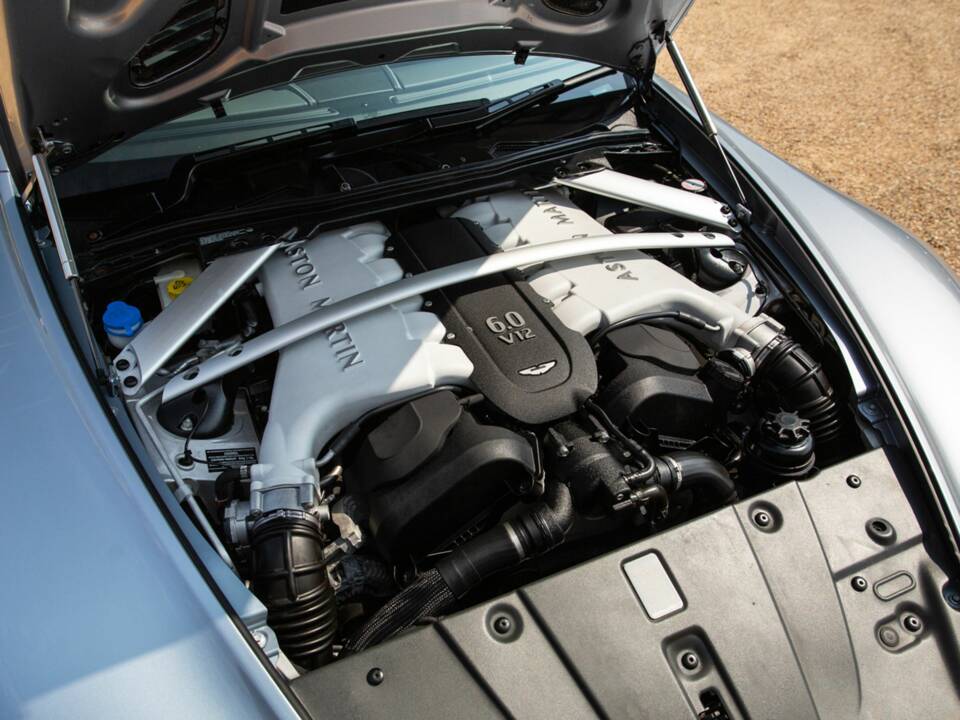 Image 7/50 of Aston Martin V12 Vantage S (2015)