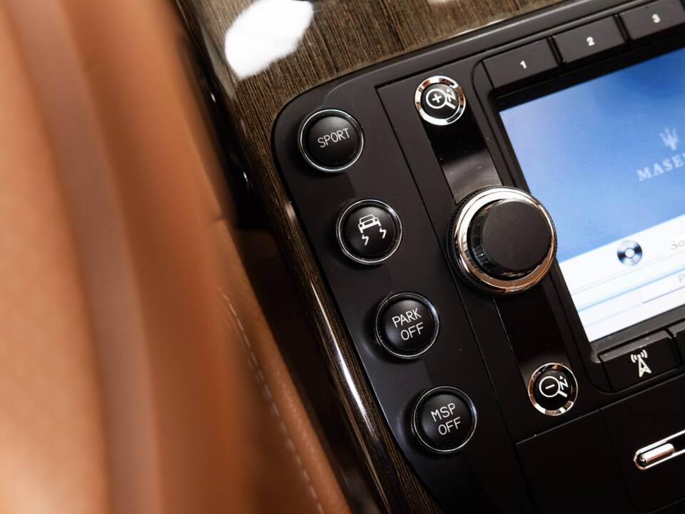 Image 16/39 de Maserati Quattroporte S 4.7 (2009)