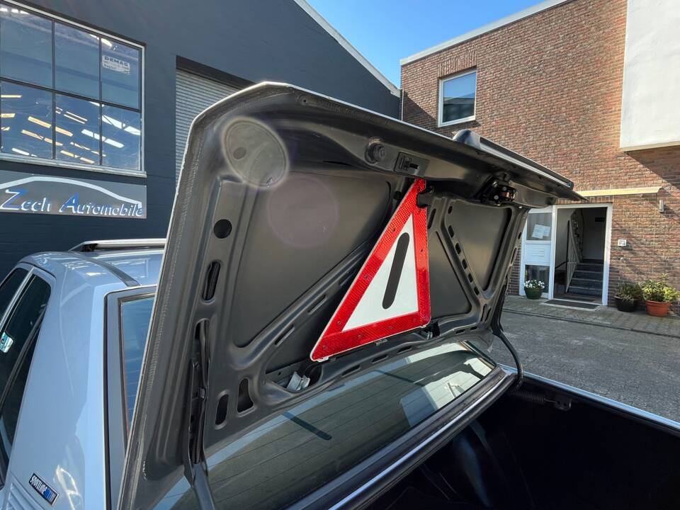Image 37/89 de Mercedes-Benz 190 E 2.6 (1988)