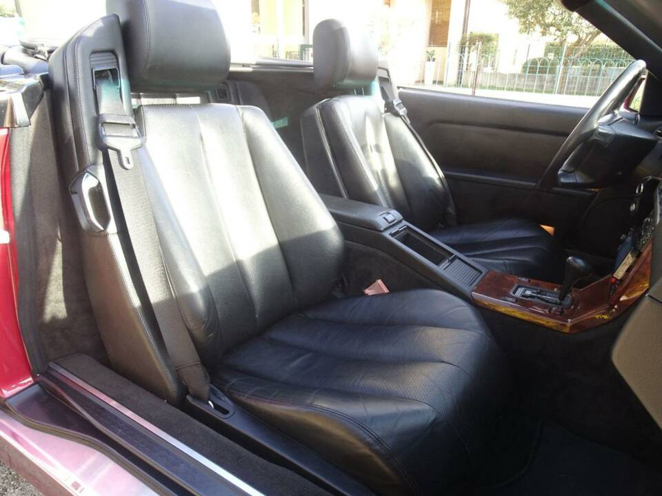Afbeelding 6/45 van Mercedes-Benz 500 SL (1991)