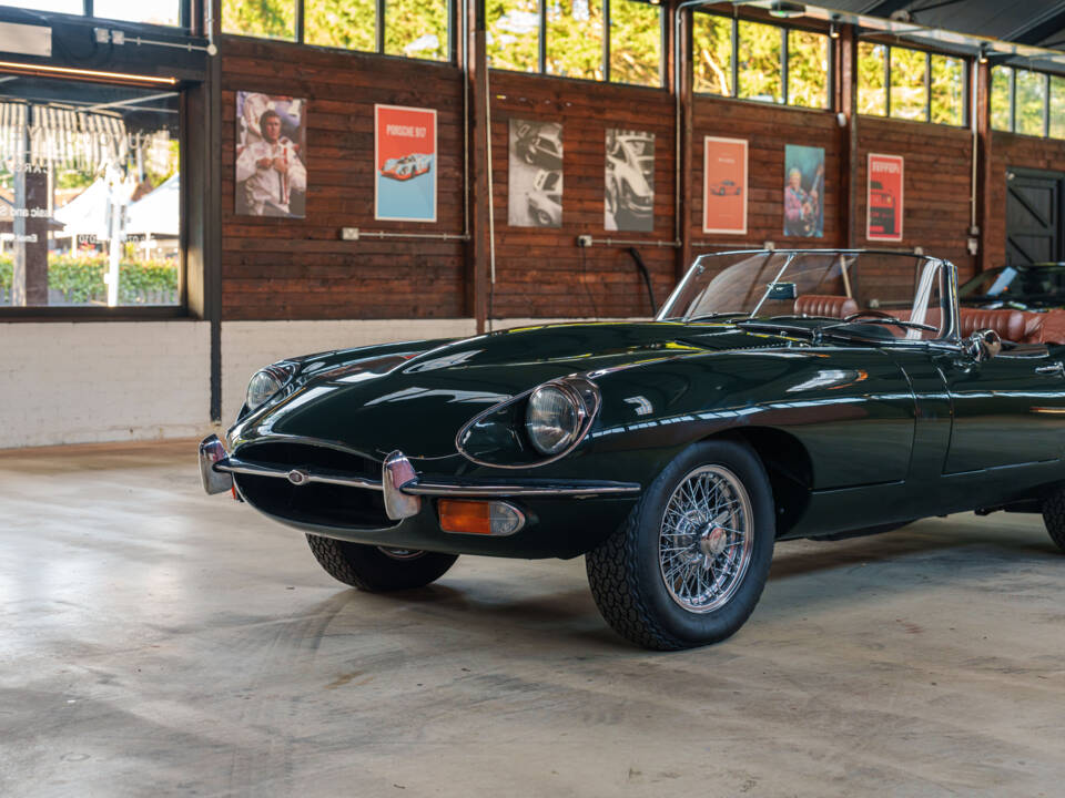 Image 8/19 de Jaguar E-Type (1969)