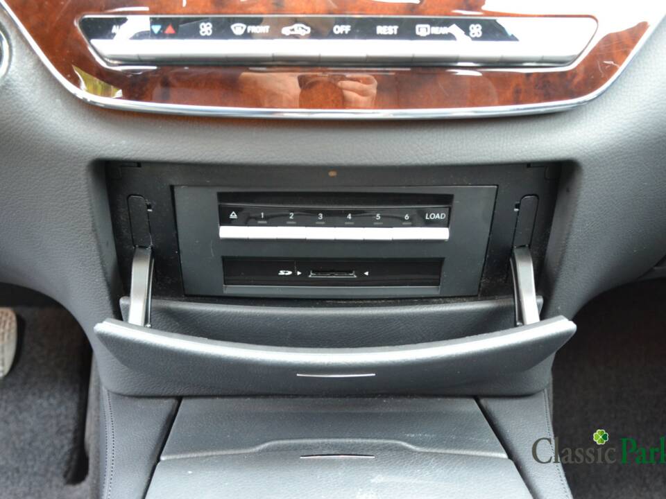 Image 44/50 of Mercedes-Benz S 500 (2006)