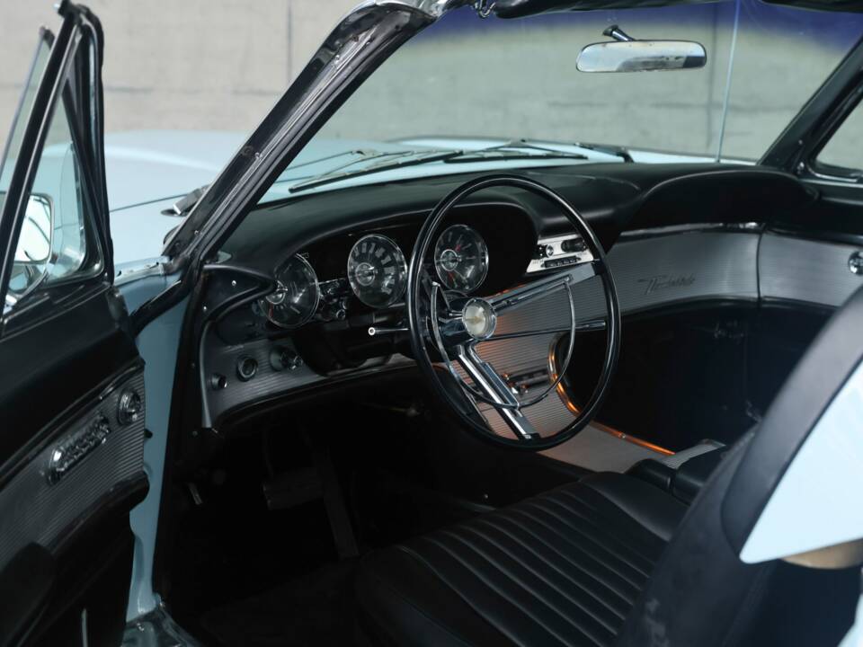 Immagine 22/50 di Ford Thunderbird (1962)