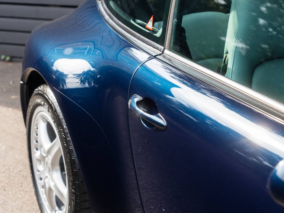 Image 59/68 of Porsche 911 Carrera (1997)