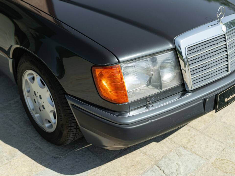 Immagine 9/44 di Mercedes-Benz 200 TE (1992)