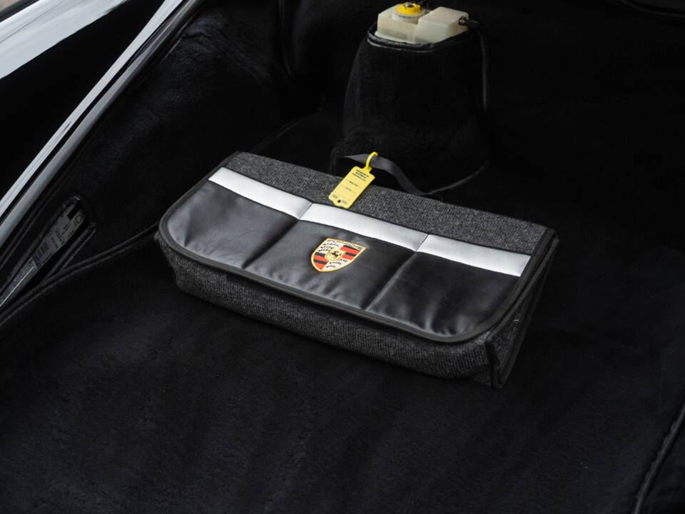 Image 25/67 of Porsche 911 Turbo 3.3 (1987)