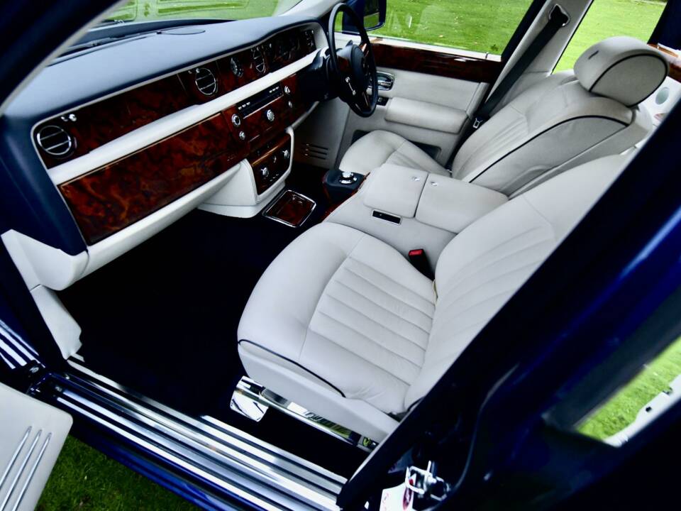 Image 43/50 of Rolls-Royce Phantom VII (2009)