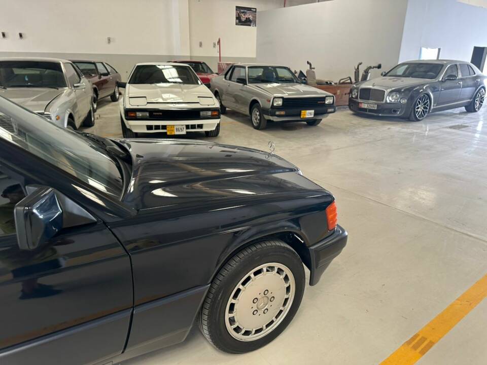 Bild 4/69 von Mercedes-Benz 190 E (1988)