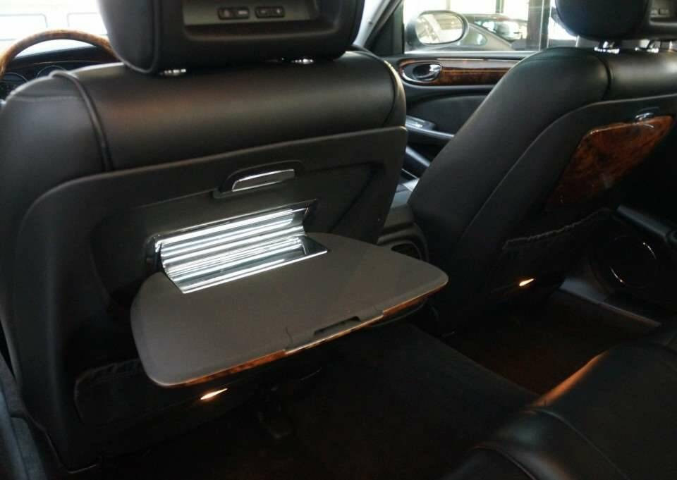 Imagen 23/50 de Jaguar XJ 8 4.2 (2005)