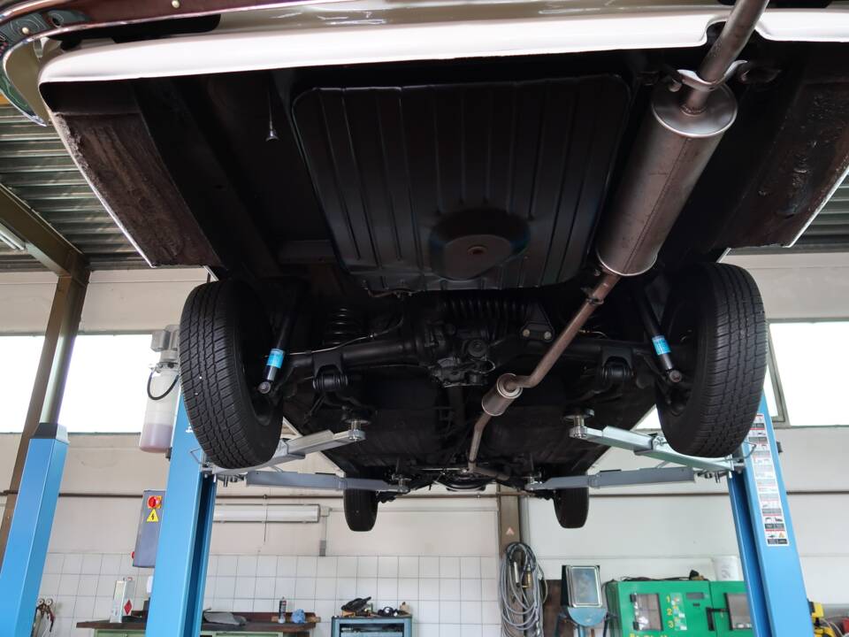 Image 29/32 of Mercedes-Benz 200 D (1966)