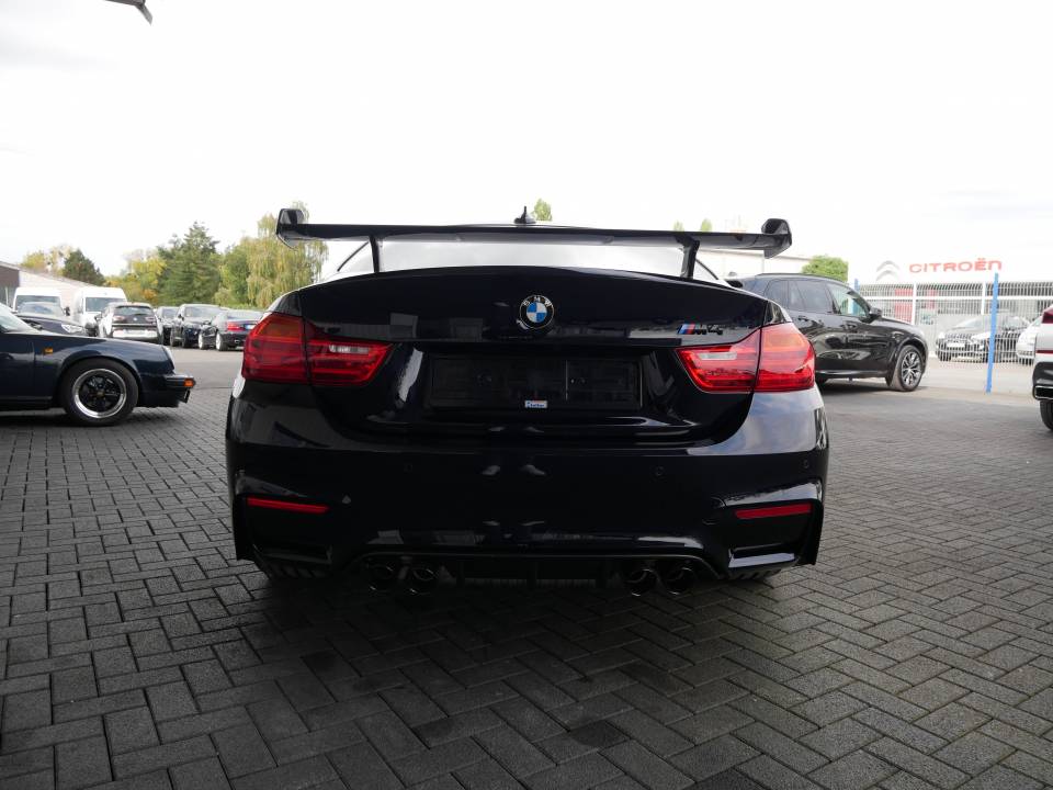 Image 6/25 of BMW M4 CS (2017)