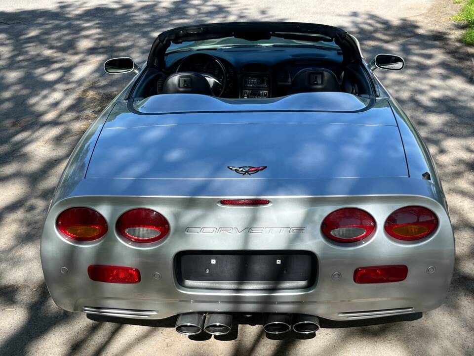Image 14/50 of Chevrolet Corvette (2001)