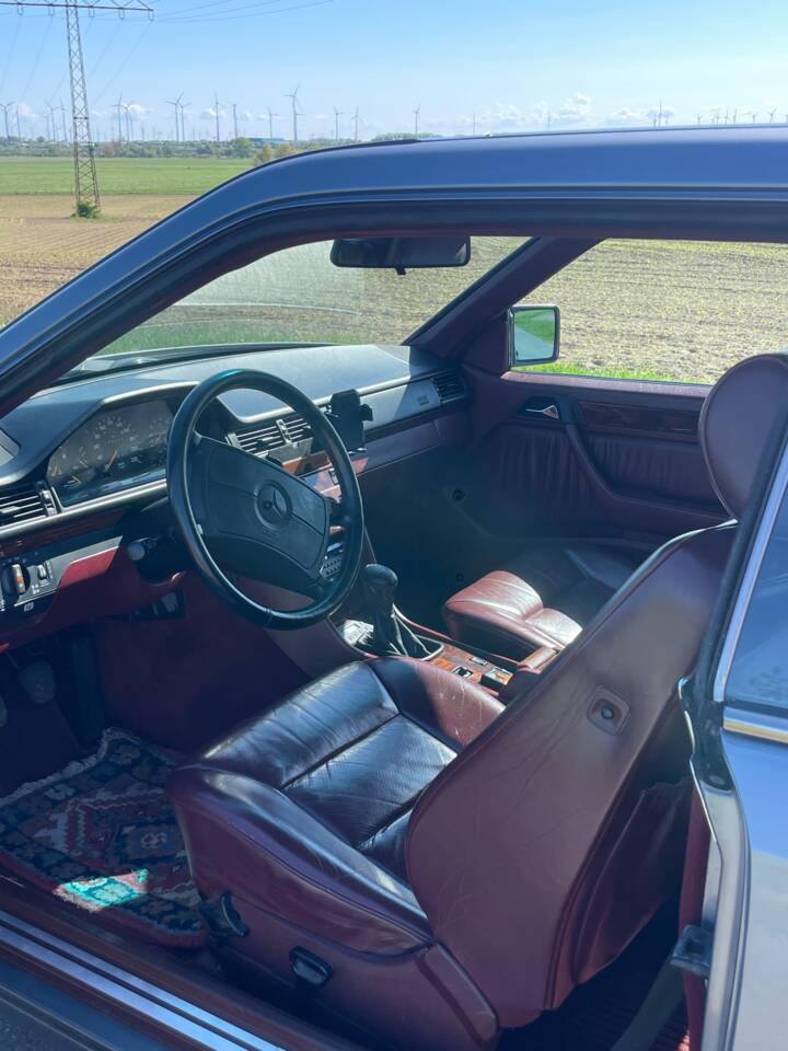 Bild 10/10 von Mercedes-Benz 230 CE (1990)