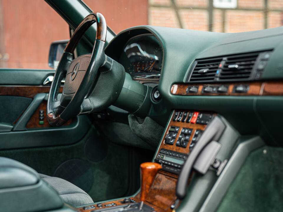 Image 36/54 of Mercedes-Benz 500 SEL (1992)