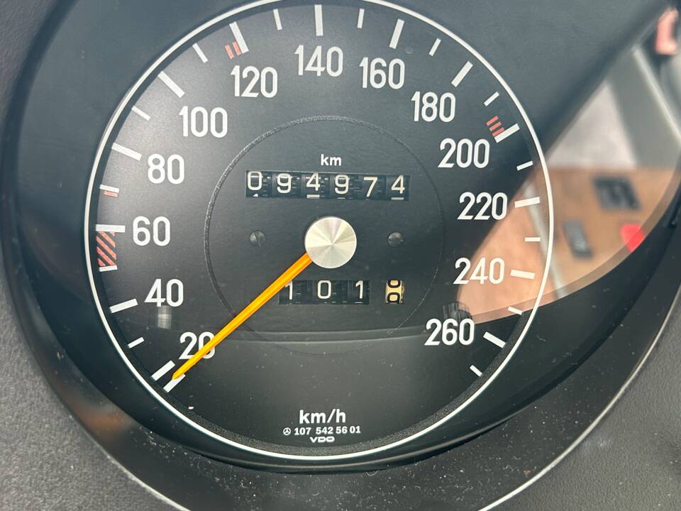 Image 14/36 of Mercedes-Benz 560 SL (1989)