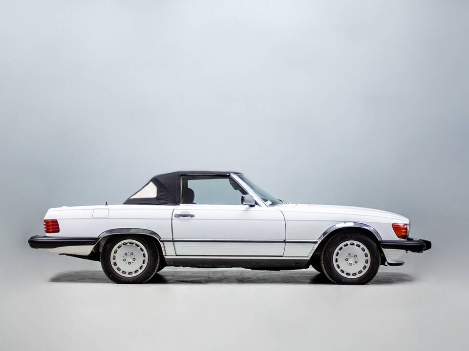 Image 16/48 of Mercedes-Benz 560 SL (1988)