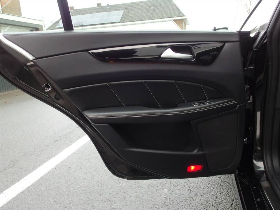 Image 58/97 of Mercedes-Benz CLS 63 AMG S 4MATIC (2013)