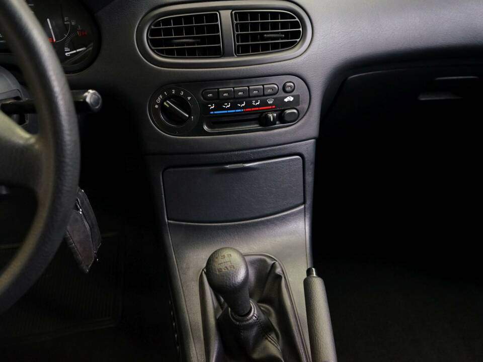 Image 17/28 de Honda CRX VTI (1994)