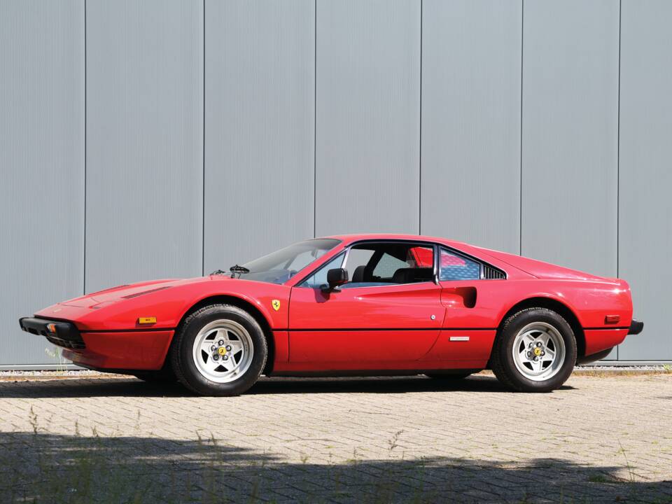 Image 28/61 of Ferrari 308 GTBi (1982)