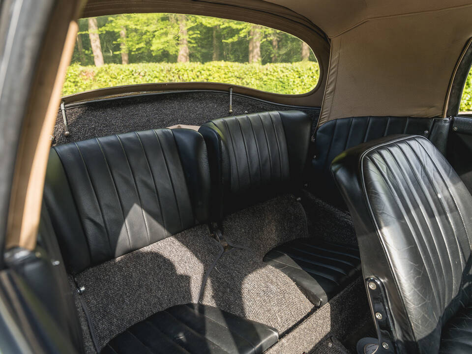 Image 22/28 of Porsche 356 B 1600 (1960)