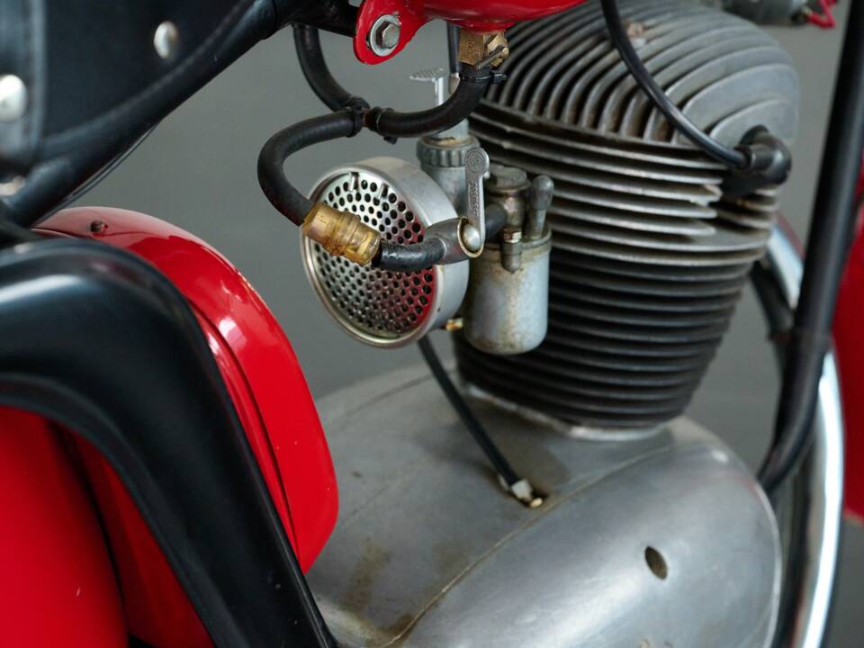 Image 14/28 of MV Agusta 125 TR (1958)