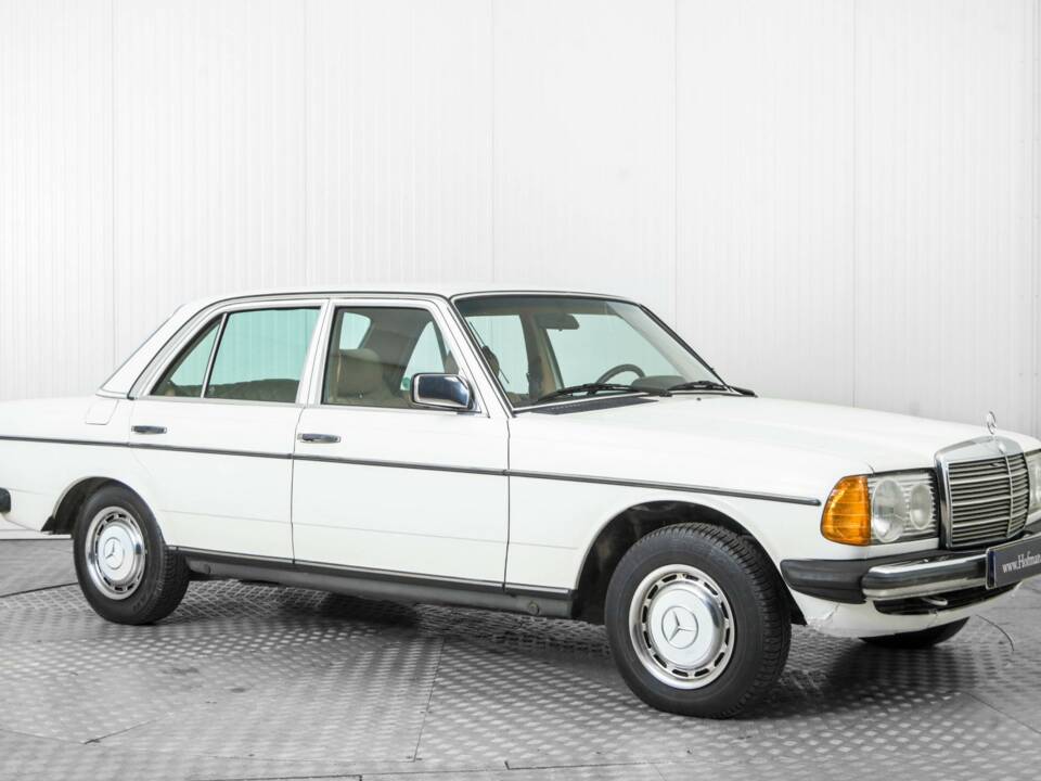 Image 5/50 of Mercedes-Benz 300 D (1980)
