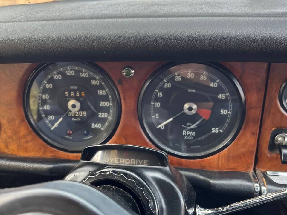 Image 22/51 of Jaguar 420 (1967)