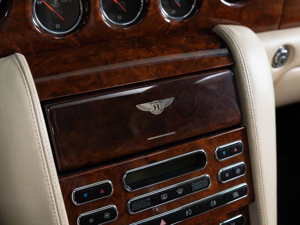 Image 28/46 of Bentley Arnage T (2004)
