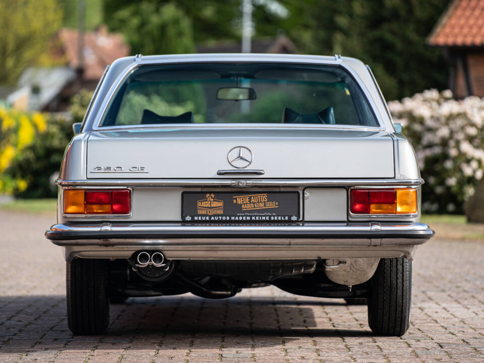 Image 17/40 of Mercedes-Benz 250 CE (1970)