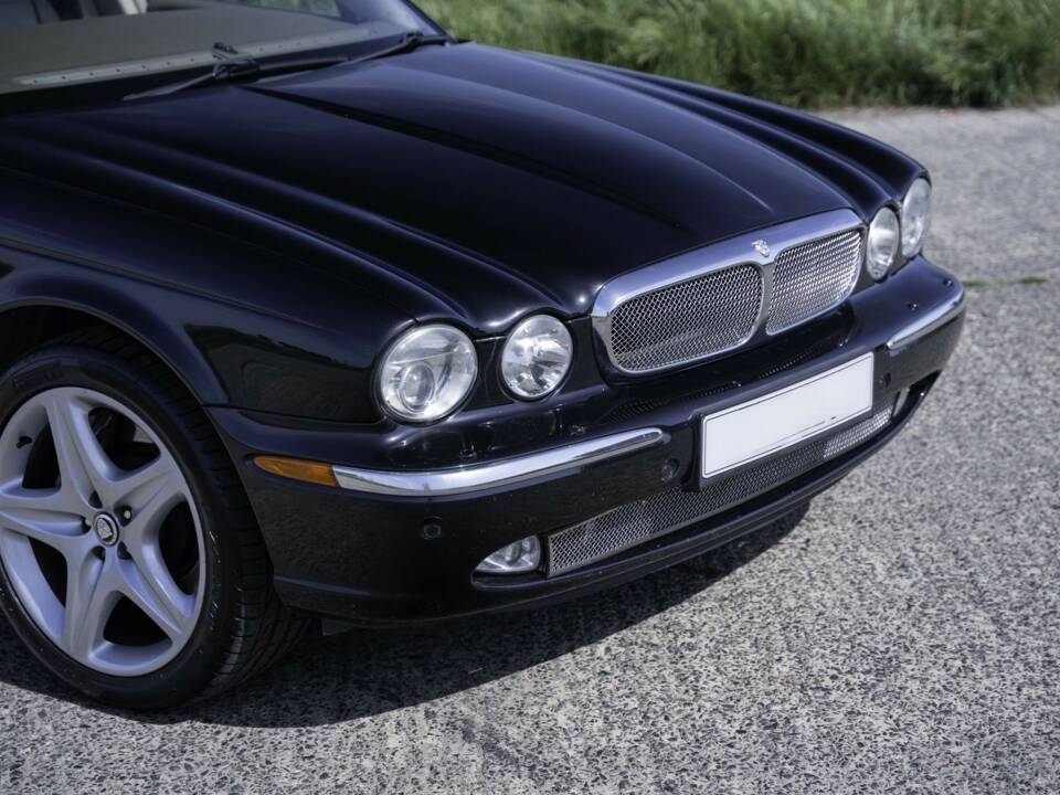 Obraz 30/50 pojazdu Jaguar XJR Super V8 (2004)