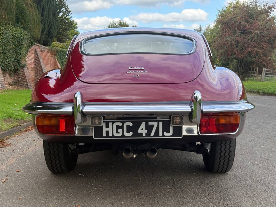 Immagine 4/29 di Jaguar E-Type (1970)