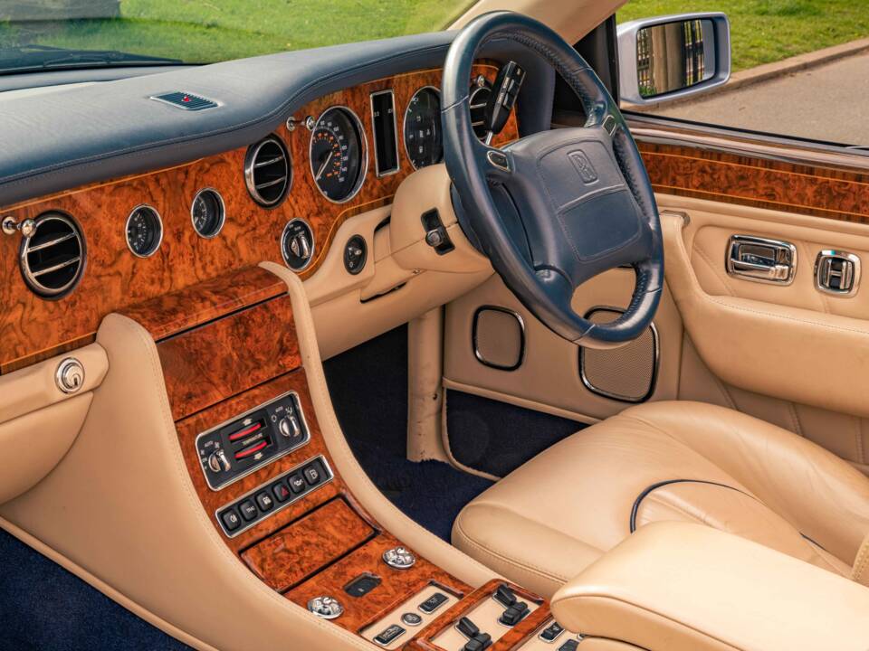 Immagine 4/38 di Rolls-Royce Corniche V (2001)
