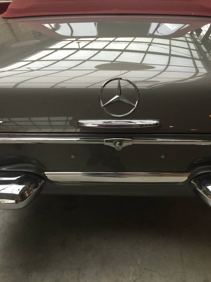 Afbeelding 13/51 van Mercedes-Benz 230 SL (1966)