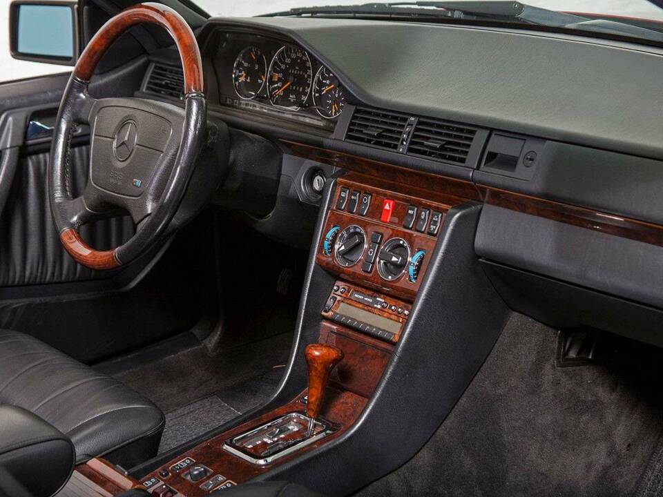 Bild 25/31 von Mercedes-Benz E 320 (1993)