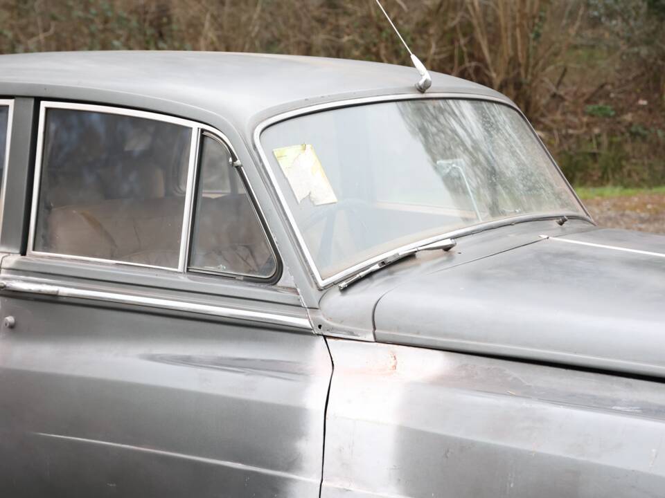 Image 35/50 of Bentley S 1 (1956)