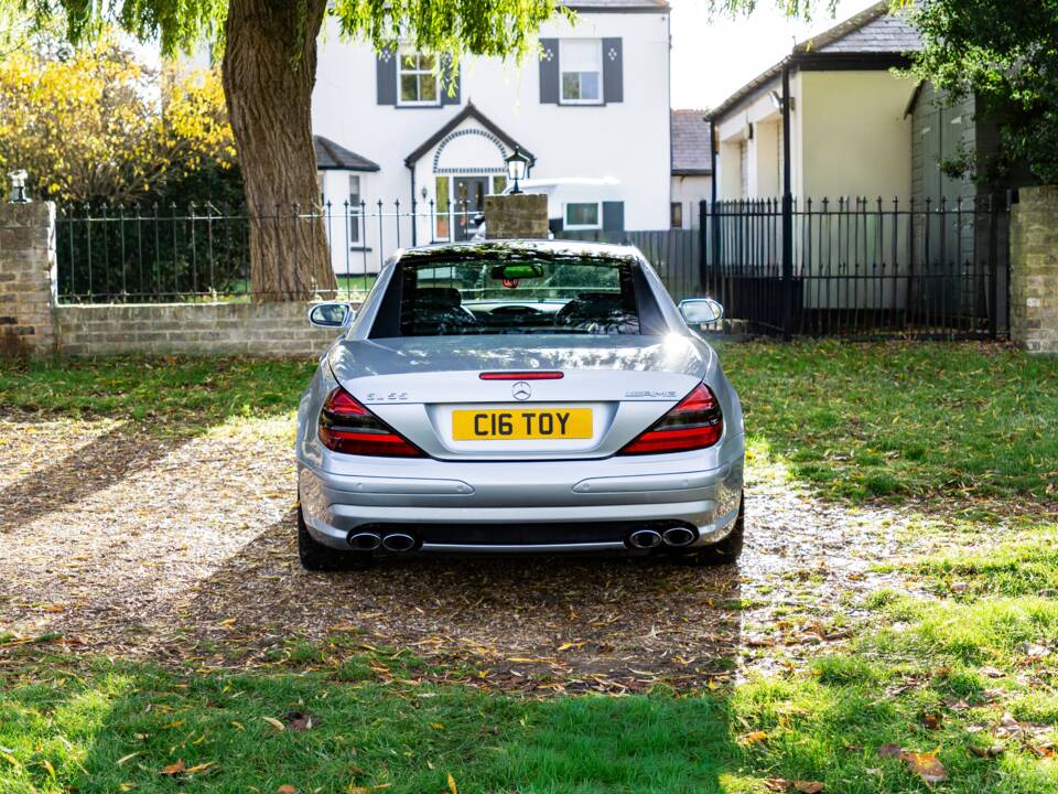 Image 15/45 of Mercedes-Benz SL 55 AMG (2004)
