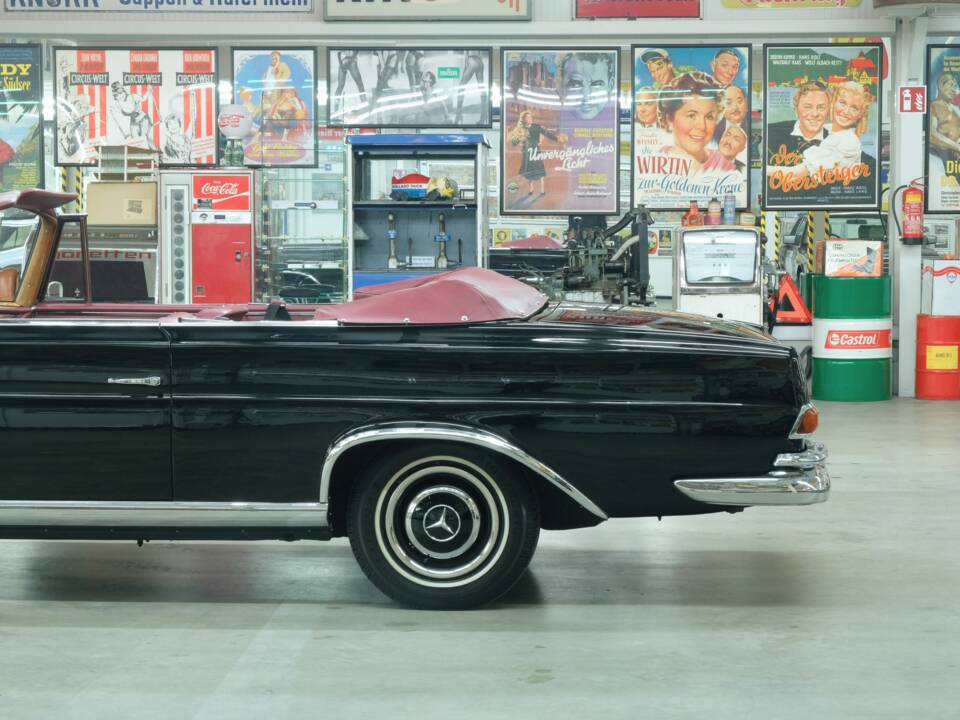Image 9/50 of Mercedes-Benz 220 SE b (1963)