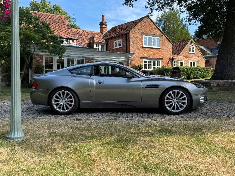 Image 10/40 of Aston Martin V12 Vanquish (2002)