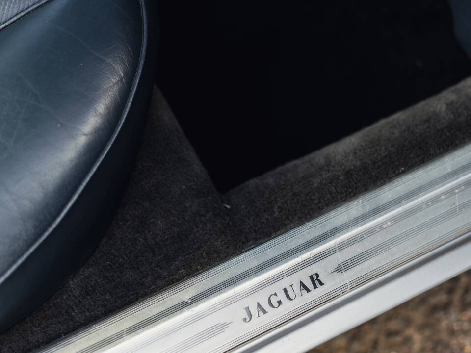 Imagen 26/50 de Jaguar XJ 6 4.2 (1982)