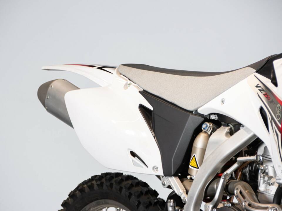 Image 24/50 de Yamaha DUMMY (2008)