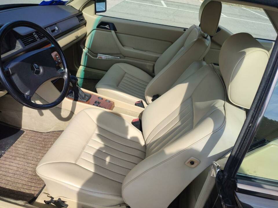 Image 8/10 of Mercedes-Benz 300 CE (1989)