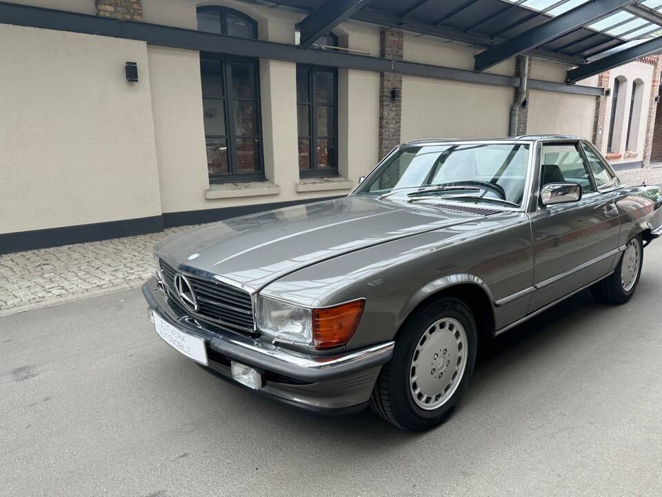 Afbeelding 2/40 van Mercedes-Benz 420 SL (1986)