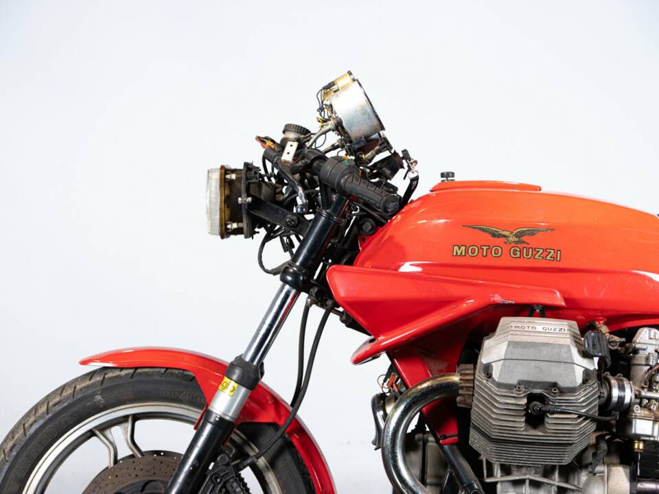 Image 21/49 de Moto Guzzi 850 LeMans (1981)