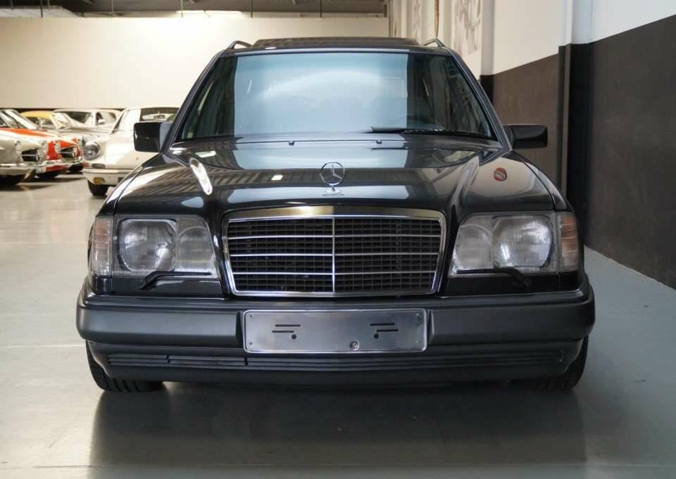 Bild 24/50 von Mercedes-Benz E 280 T (1994)