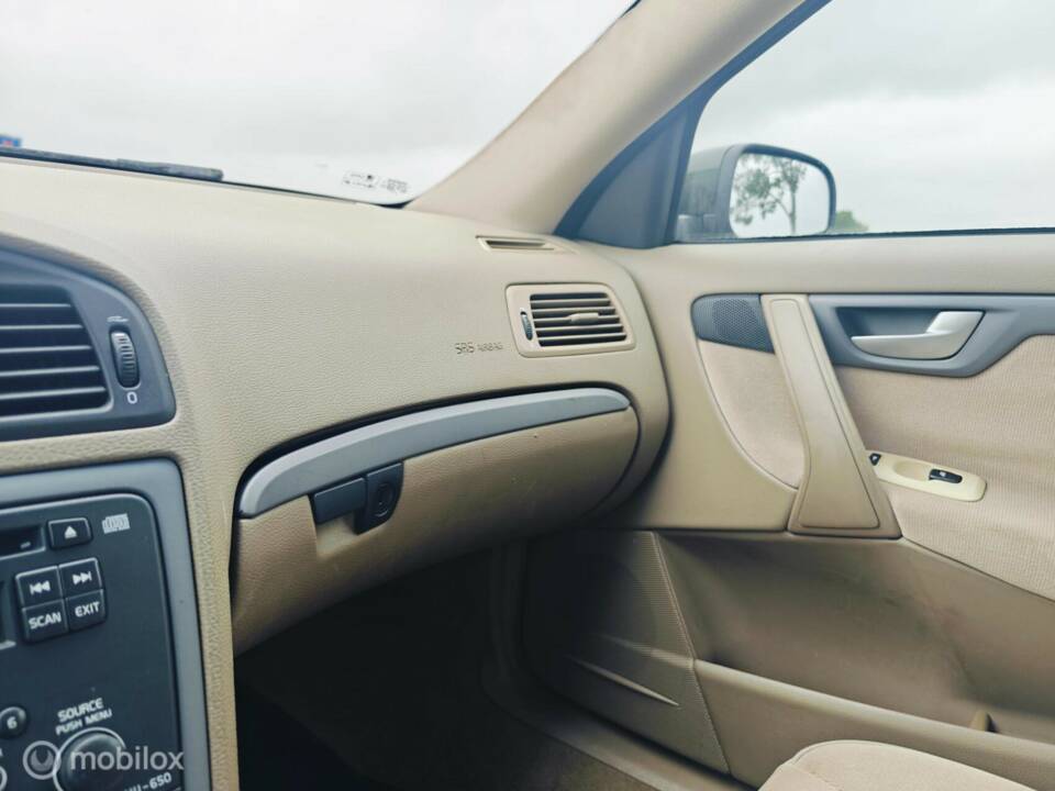 Imagen 25/40 de Volvo V 70 2.4 (2005)