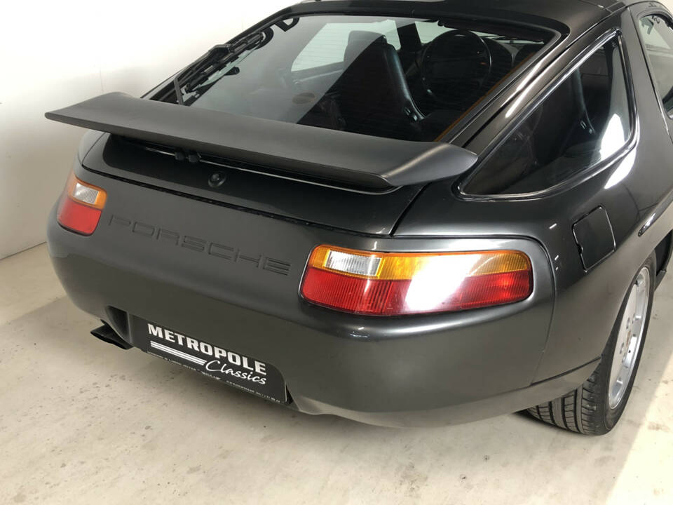 Bild 8/23 von Porsche 928 S4 (1988)