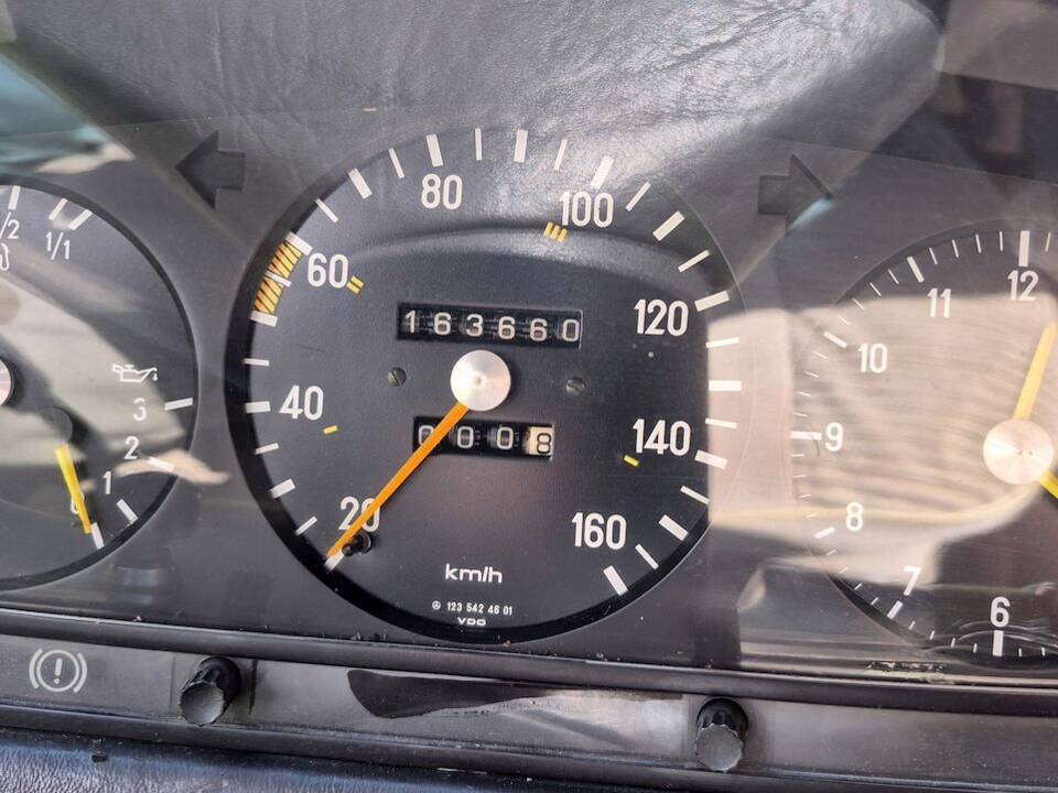 Image 36/71 of Mercedes-Benz 240 D (1980)