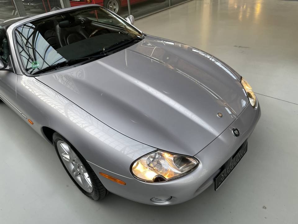 Imagen 24/32 de Jaguar XK8 4.0 (2000)