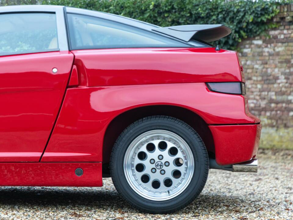 Image 24/50 de Alfa Romeo SZ (1991)